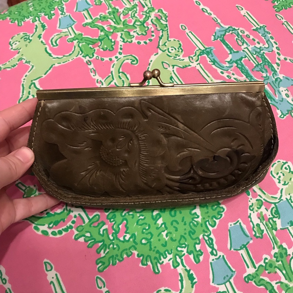 Patricia Nash brown kisslock wallet